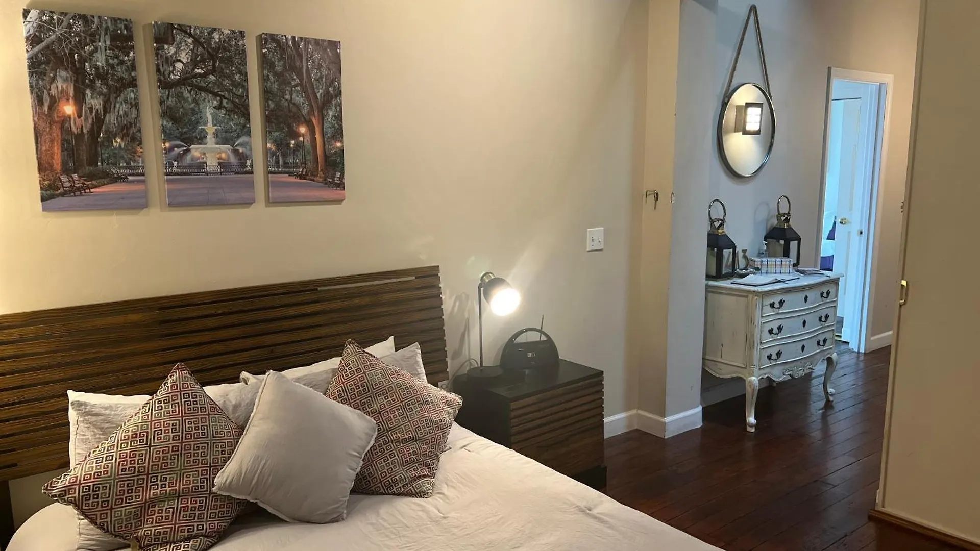 Penthouse On Broughton With Free Reserved Parking Savannah Lägenhet