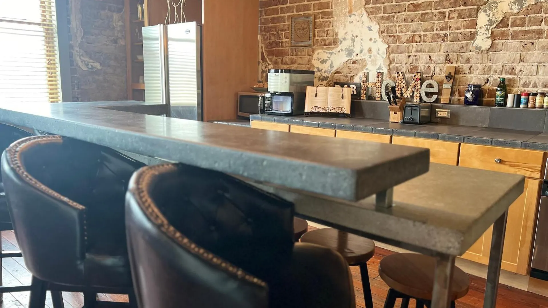 Penthouse On Broughton With Free Reserved Parking Savannah Lägenhet